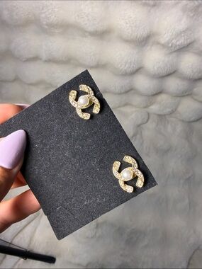Gold Pearl Crystal Flower Stud Earrings - Elegant Women's Jewelry